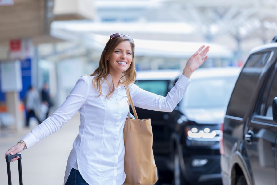 Choose Between Car Hire Online or at the Airport in Saudi Arabia