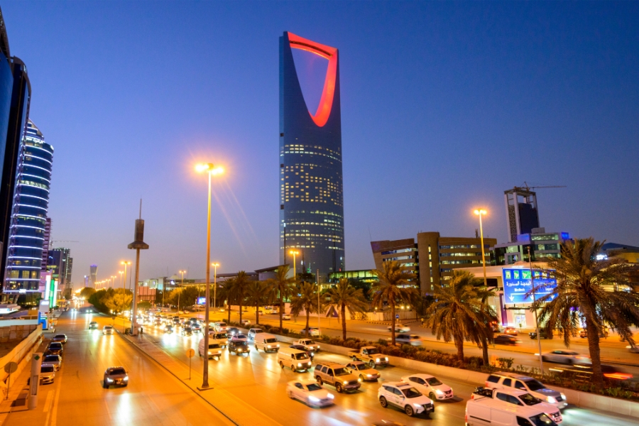 Renting a Car vs Using Public Transport in Riyadh
