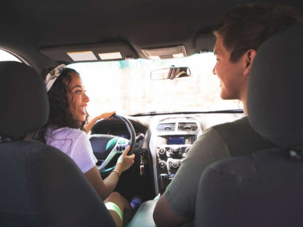 How to Decide Between Ride Sharing and Car Rental in Saudi Arabia