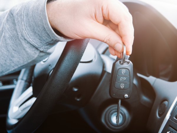 Renting a Car vs Using Public Transport in Riyadh